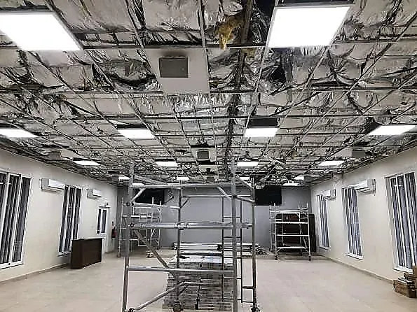 Montagem de estrutura de tecto